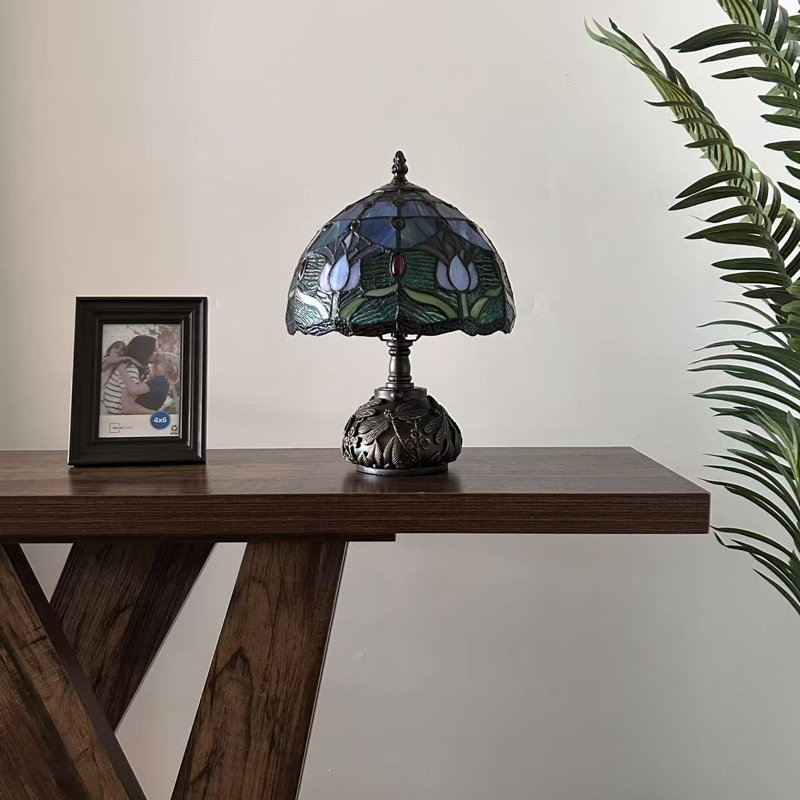 Lampe de table Haydee Tiffany tulipes bleues et mauves en verre teinté avec ampoule DEL Base l 10 po x P 10 po x H 14 po