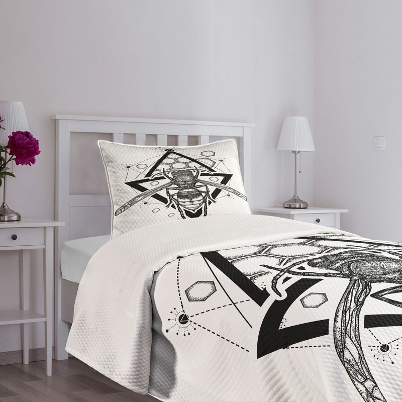 Bee Pattern Quilted Twin Bedspread Set in White