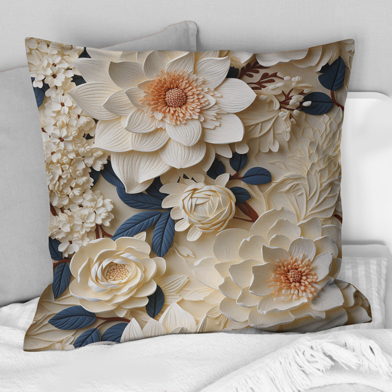 Coussin décoratif à imprimé floral crème Lace Botanics III, H 18 po x l 18 po