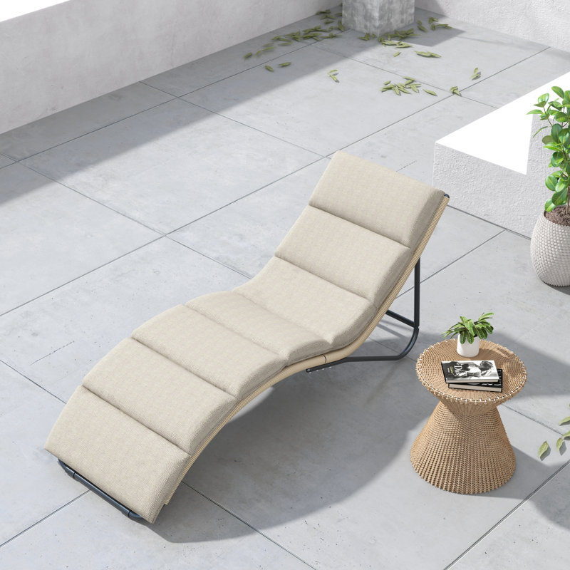 Chaise longue simple avec coussins 69,25 po Nikahat