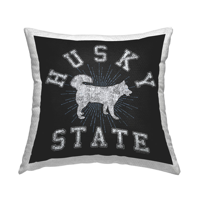 Coussin d'extérieur vintage imprimé Husky State par Spirit Animals / Life Is High