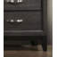 Mobilier de chambre à coucher style contemporain à deux tons avec pieds en bois et barre de nickel-1836159453