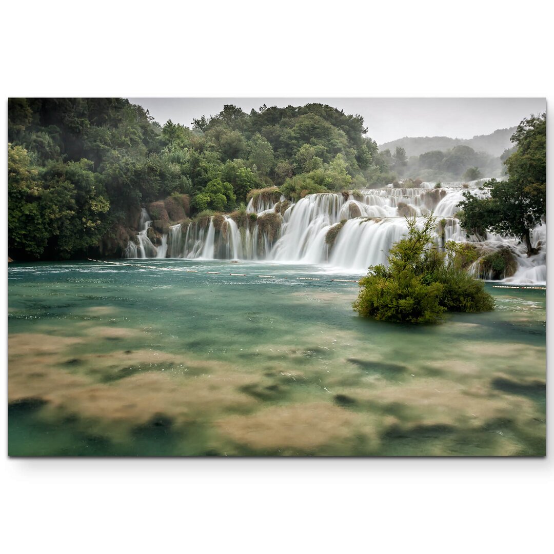 Leinwandbild Kroatischer Wasserfall an einem Wolkigem Tag