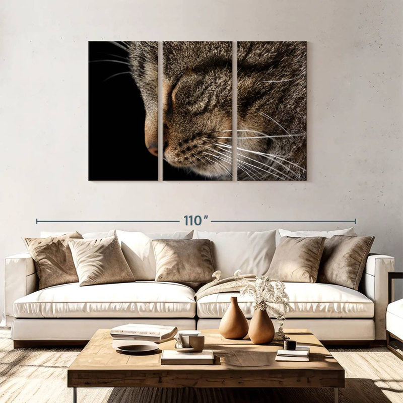 Chat tigré endormi, H 48 po x l 74 po
