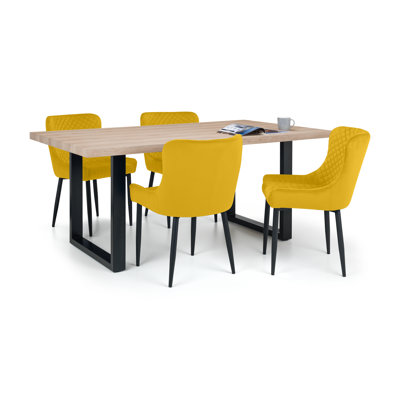 Wynnfield 4 - Person Dining Set