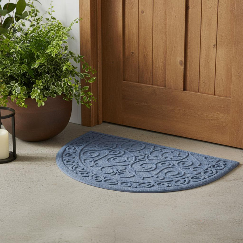 Tapis de porte d'extérieur demi-cercle gris à motifs en volutes, 45,7 cm x 76,2 cm, en polypropylène.