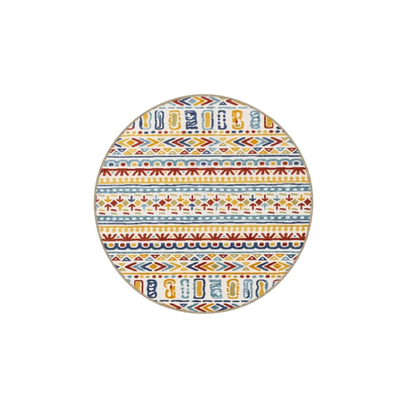 Tapis décoratif triangulaire à motif géométrique rayé crème et rouge, Rectangle 3 pi 4 po x 6 pi 7 po