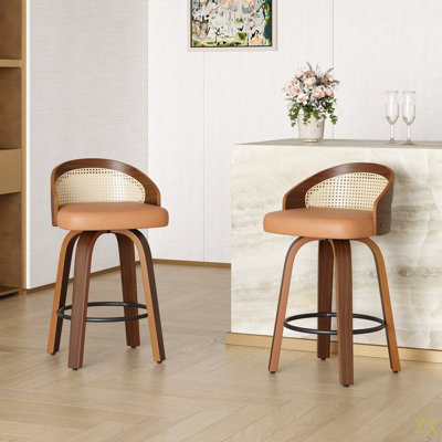 Ensemble de 2 tabourets de bar pivotants, structure en bois moderne avec dossier en rotin, tabouret en cuir de polyuréthane pour comptoir de cuisine, tabourets de bar rembourrés de style Mid-Century avec repose-pieds, tabourets de comptoir industriels