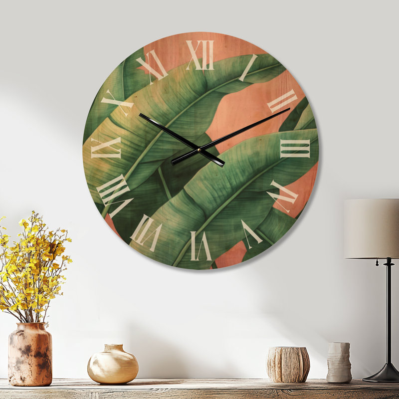 Jardin tropical de feuilles de bananier II - Horloge murale bohème en bois massif, Medium