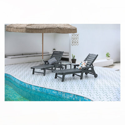 Chaise longue d'extérieur avec table d'appoint