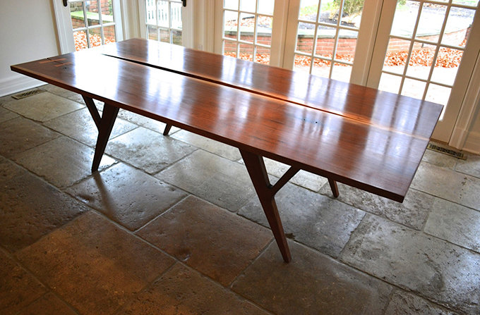 Sedute Solid Wood Dining Table, Wanut