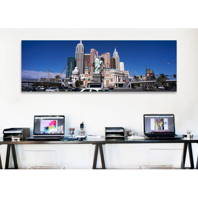 Bâtiments dans une ville, hôtel de New York, The Las Vegas Strip, Las Vegas, Nevada, États-Unis - reproduction de photo sur toile tendue