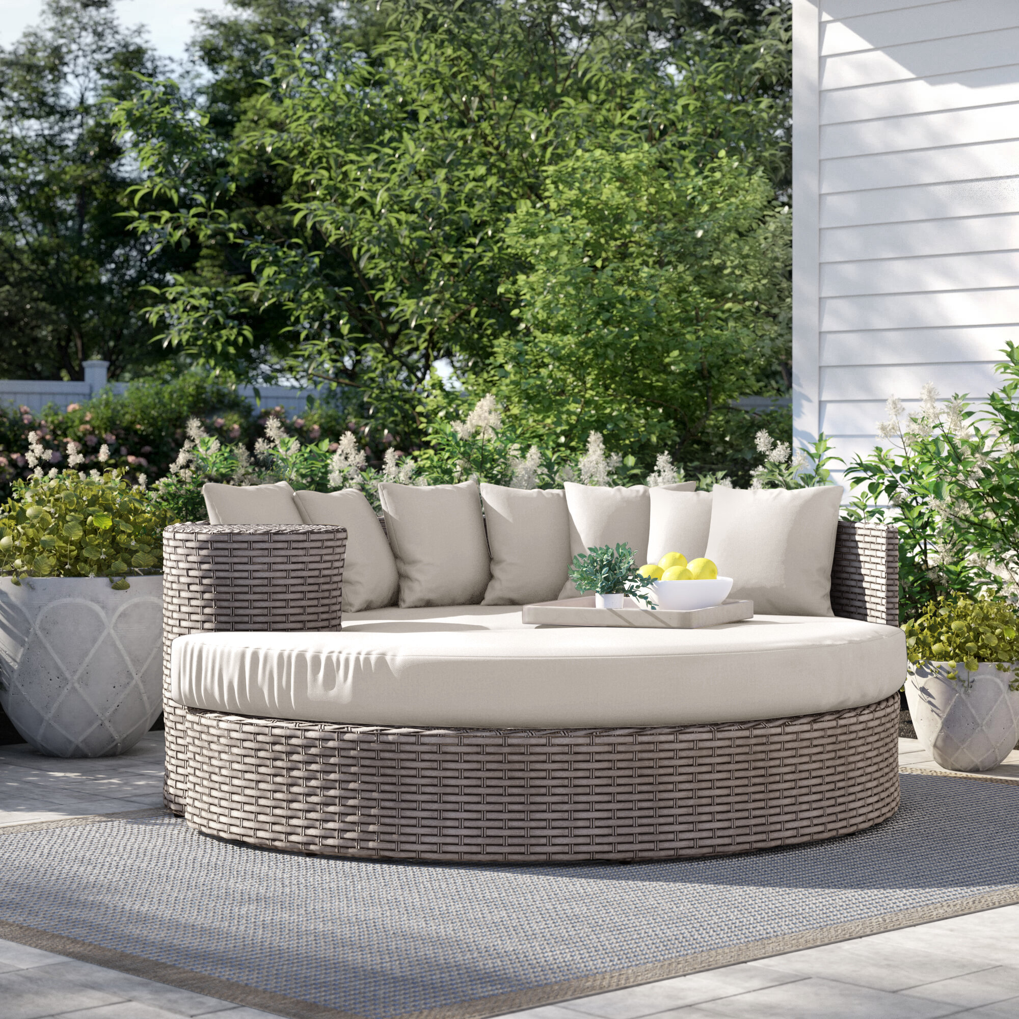 Sol 72 store outdoor daybed