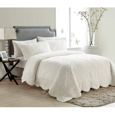 Westland Quilted Plush Bedspread Set