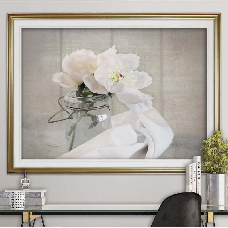 Mason Jar Bloom II - reproduction d'art encadrée, H 20 po x l 24 po x P 1,5 po, Or