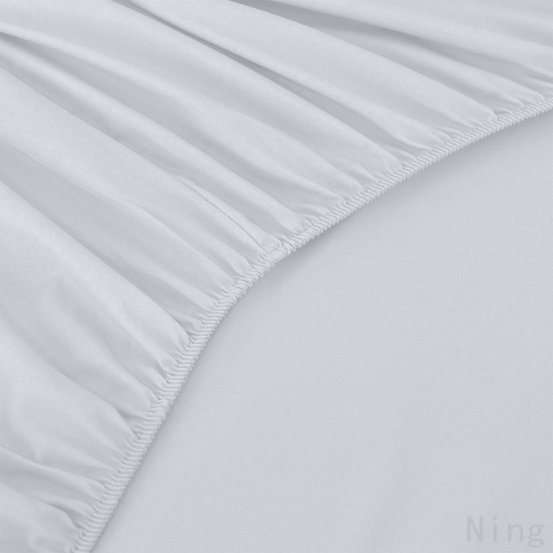 Combinaison blanche quatre pièces K, Édredon de très grand lit + 4 pièces additionne