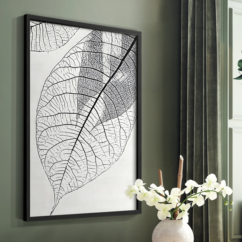 Floral II, reproduction encadrée prête à être accrochée, H 14 po x l 11 po, Noir