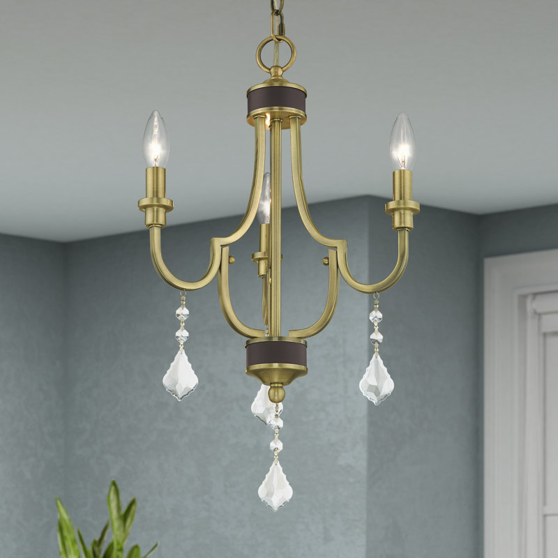 Lustre classique à 3 lumières de style bougie avec détails en cristal Danaleigh, Laiton antique