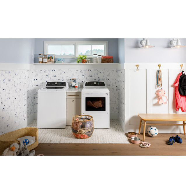 GE Appliances 7.4 Cu. Ft. Natural Gas Dryer Sensor Dry Reversible Door in White