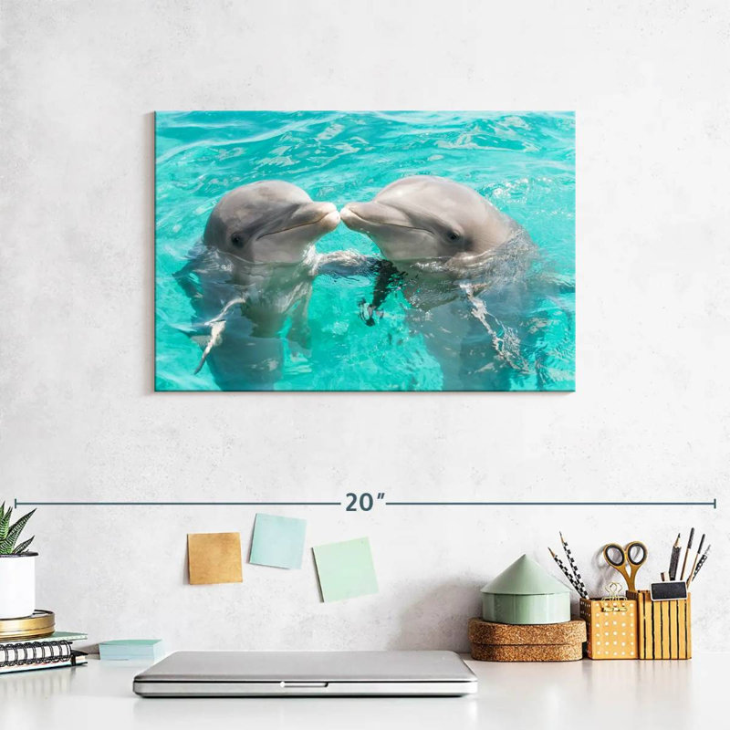 Dauphins s'embrassant, H 8 po x l 12 po