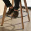 Tabouret tournant 26 "avec siège à ressorts ensachés et base en bois massif-725133559