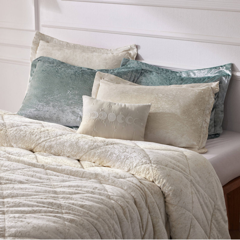 Ensemble de couette matelassé 3 pièces Felicia Champagne en velours froissé Design intelligent avec oreiller décoratif