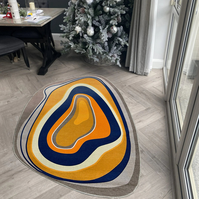 Tapis bleu marine en polypropylène tissé à la machine Novelty, Nouveauté 4 pi x 5 pi 11 po