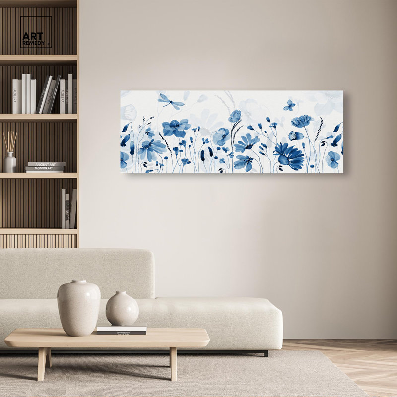 "Blue Floral Large Spring", art mural sur toile par Art Remedy, Toile tendue, H 20 po x l 54 po