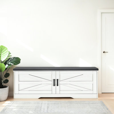 2 bancs de rangement avec coussin de siège rembourré, entrée blanche, 2 portes de grange et tablettes réglables, style contemporain pour espace de vie principal, chaussures confortables en blanc, structure stable