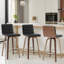 Tabouret pivotant rembourré Bomia avec structure en bois massif et dossier en similicuir en L-180604270-221022963