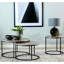 Table de bout grise et gris acier avec une touche moderne pour la décoration de l'espace de vie Espaces d'apparence épurés