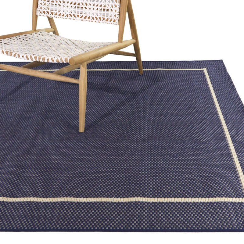 Tapis intérieur / extérieur bleu marine Brooke, Rectangle 6 pi 7 po x 9 pi