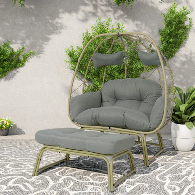 Spacieuses chaises longues de patio, fauteuil boho en rotin avec repose-pieds en acier