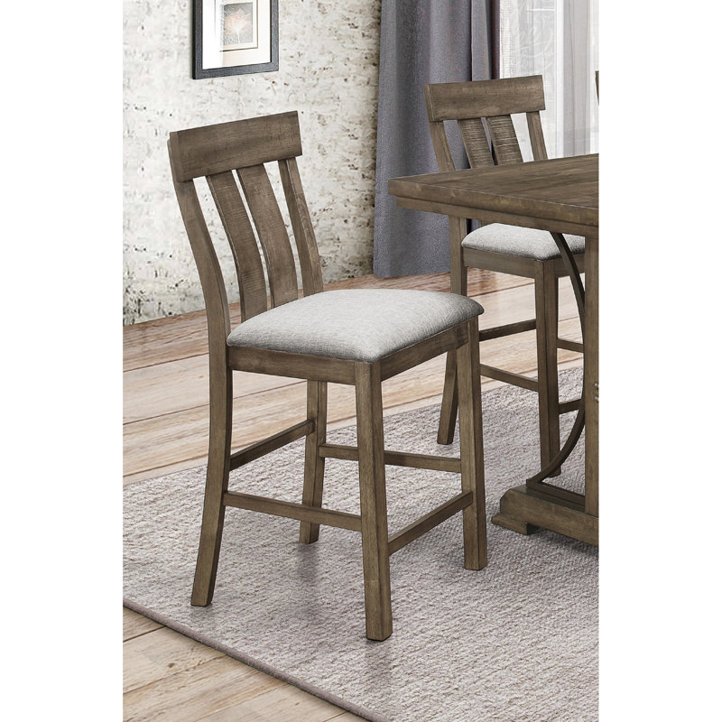 Chaise de salle à manger à hauteur de comptoir de style rustique 2 pièces, bois brun, coussin en tissu gris, chaises à dossier, hauteur, et siège rembourré gris,