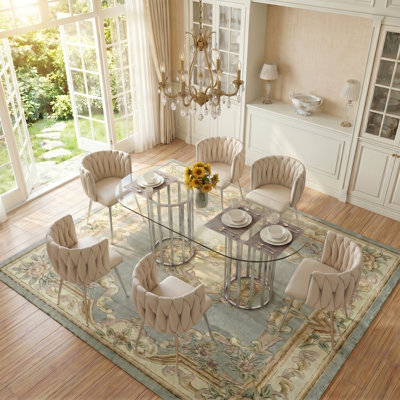 Ensemble de table de salle à manger moderne en verre ovale de luxe pour 6 personnes, meubles de salle à manger de cuisine à la maison avec structure en métal robuste, chaises ergonomiques rembourrées en velours, plateau de table transparent, chaises beiges