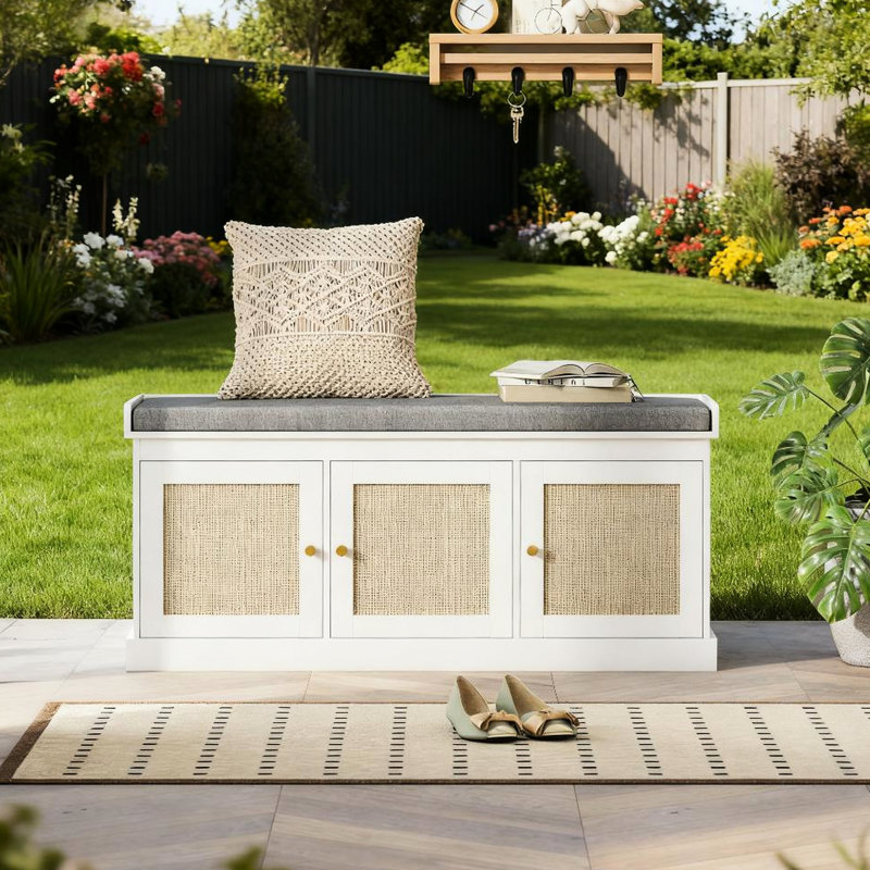 Banc de rangement pour chaussures avec portes, coussin de 39,4 po de largeur, housse amovible, tablettes flexibles réglables au design tissé pour la chambre à coucher et amplement d'espace pour 9 paires, positions de tablettes, sièges confortables