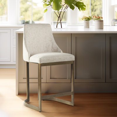Tabouret de comptoir rembourré H 26 po - base en métal avec ustensiles de cuisine modernes, accoudoirs courbés et dossier arrondi, revêtement en mousse de couleur crème à haute densité, revêtement de sol doré, plancher réglable