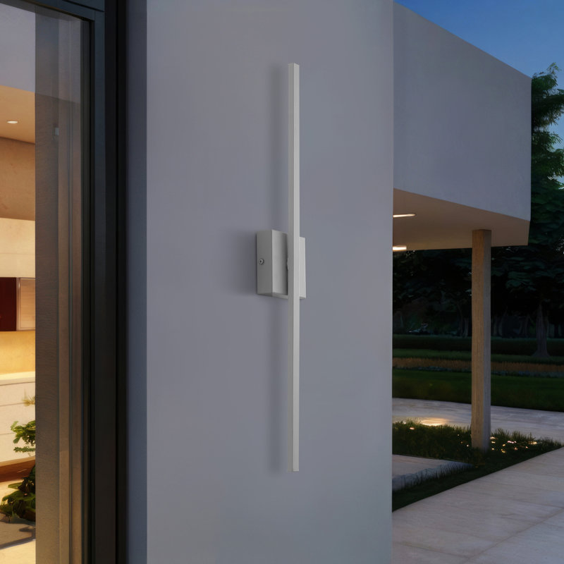 Applique murale intégrée à DEL à intensité variable de 350 degrés Sercey, Blanc, H 4,25 po x l 28 po x P 1,75 po