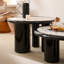 Table basse minimaliste avec plateau en terrazzo