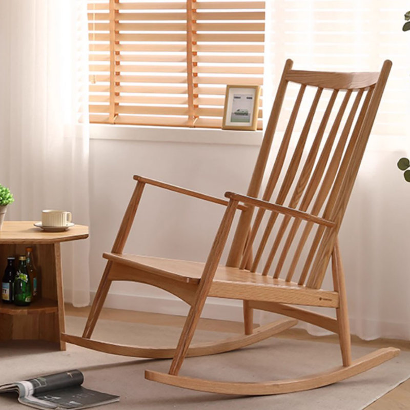 Chaise berçante en bois massif Nordic