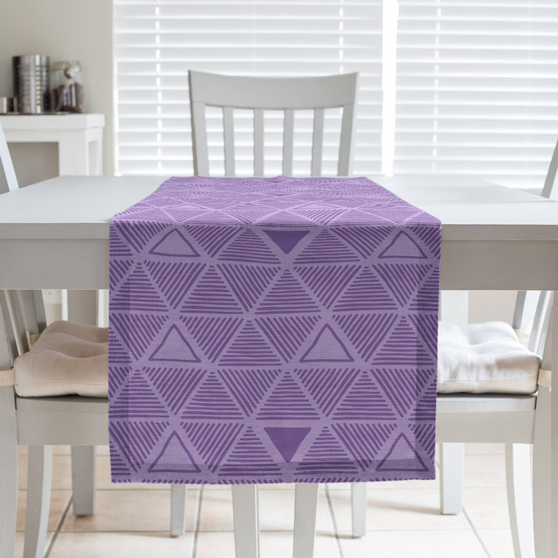 Chemin de table à triangles dessinés à la main Classic, 16 po x 90 po, Mauve