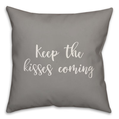  Coussin Keep the Kisses Coming