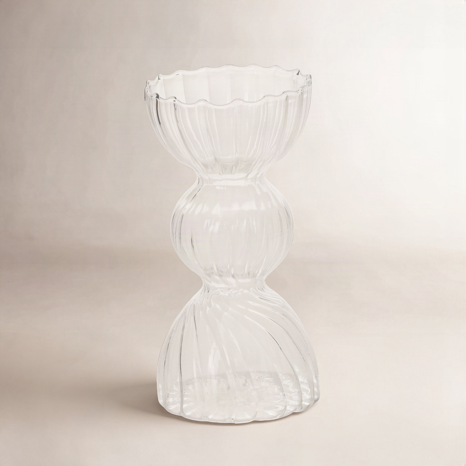 Amaya 5.75'' Handmade Glass Table Vase
