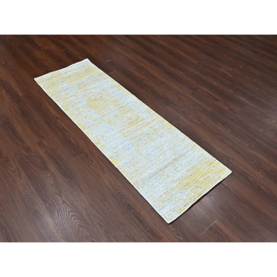 Tapis de couloir étroit 2 pi 6 po x 8 pi jaune Macaroon, tissé à la main, en laine et en soie à base de plantes, velours texturé, design moderne