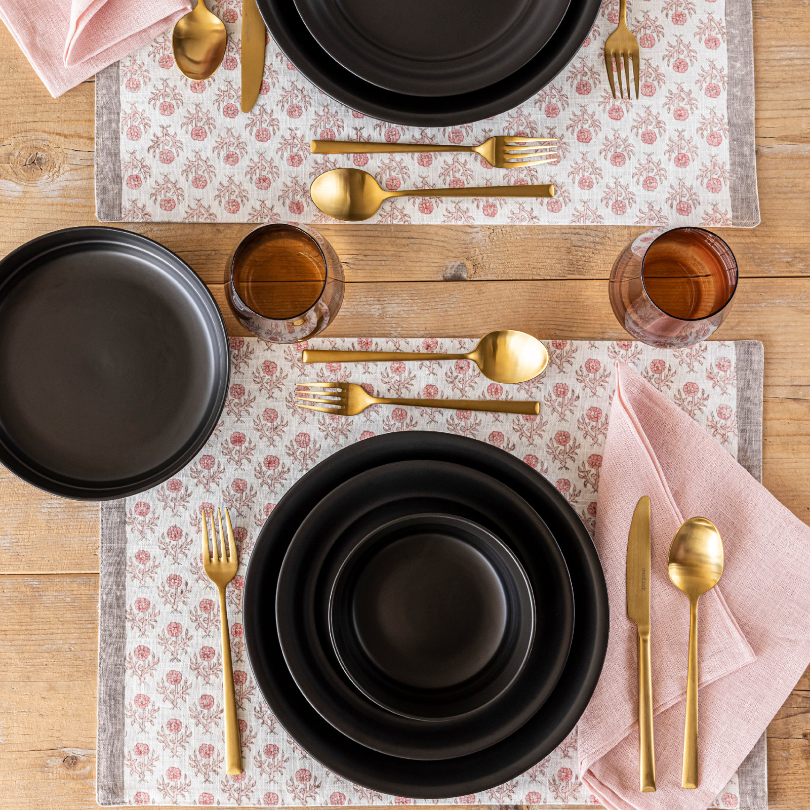 Rimmed Stoneware Dinnerware Set - Service for 4, Black