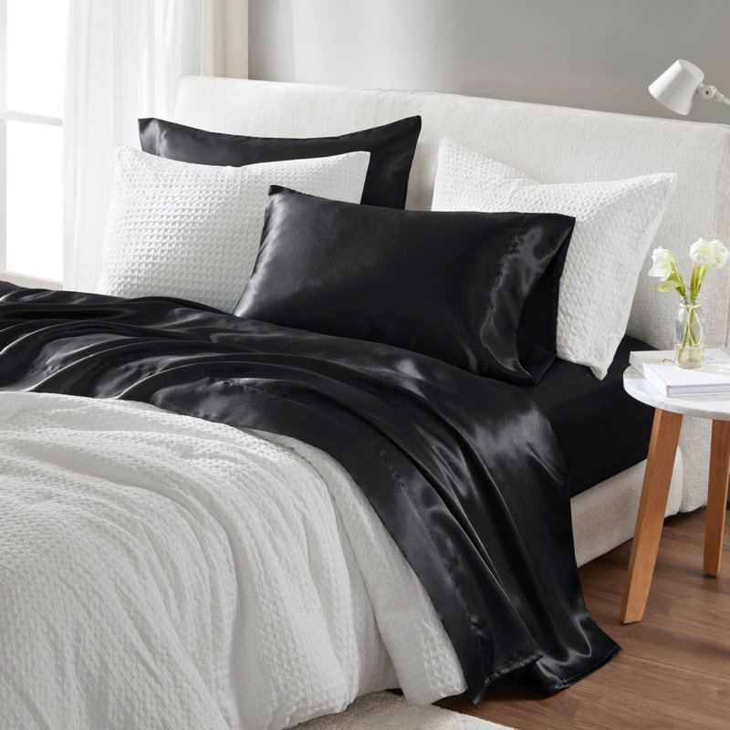 7 PCSSoft Bedding Sets, King Duvet Cover + 6 Additional Pieces, Black