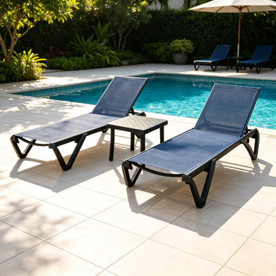 Ensemble 3 pièces de chaises longues en aluminium avec roulettes et table d'appoint Ixtzel 