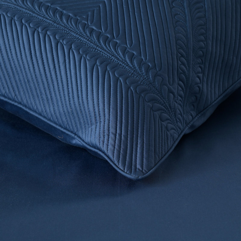 Drap de lit très grand La Shantam, 100% coton, ultra doux et respirant, inclus: 1 drap plat (116 po x 104 po) et 2 taies décoratives matelassées (20 po x 32 po) - bleu marine