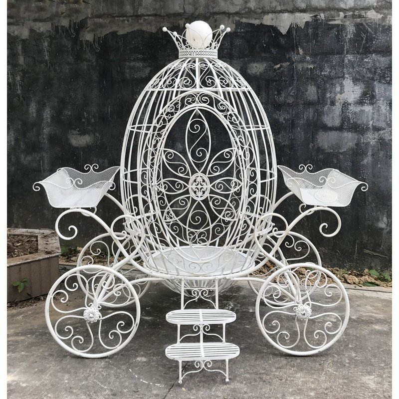Chariot majestueux en fer avec couronne, Blanc