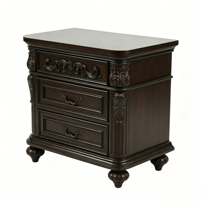 Table de chevet traditionnelle avec détails sculptés